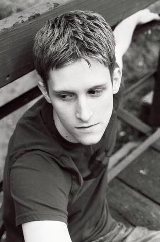  p>爱德华·斯诺登(edward snowden),1983年6月21日出生于美国北卡罗