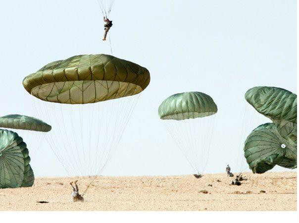 滚翻式跳伞着陆