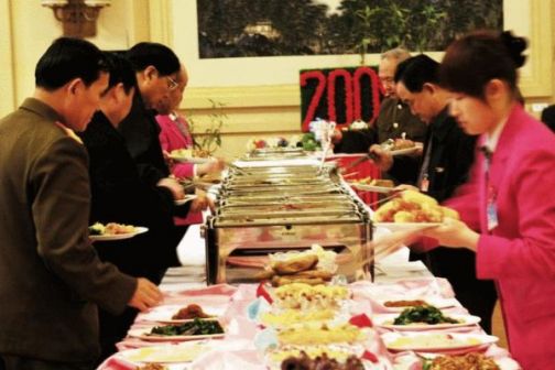 2006年3月9日，京西宾馆花样繁多的工作餐