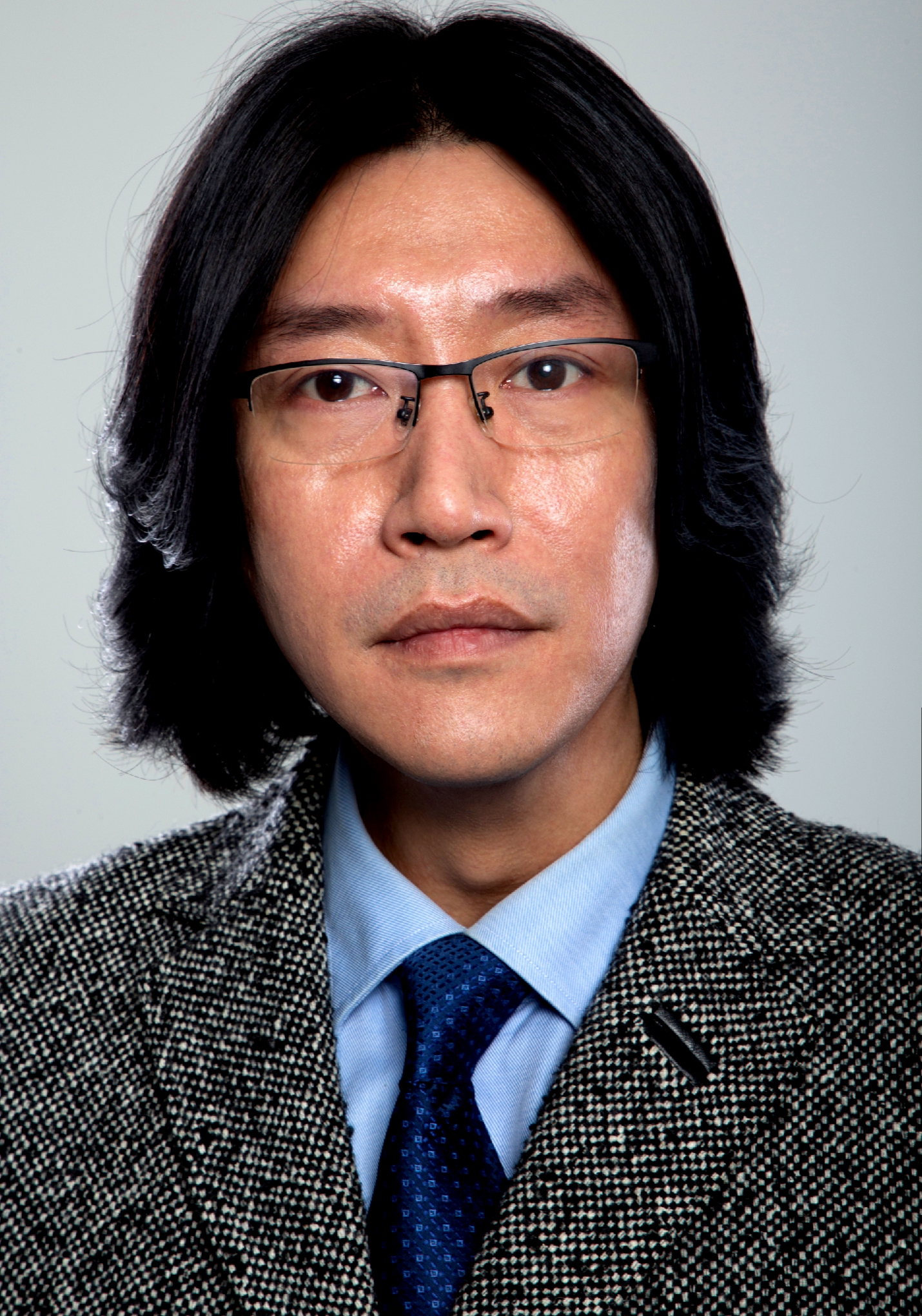  p data-id="gncoobaybw">张鹰,山东青岛人,中国男演员.