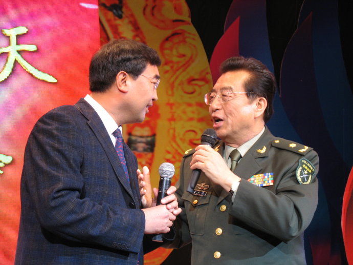  p>白云龙,歌手,出生于1965年,主要作品有:《龙头