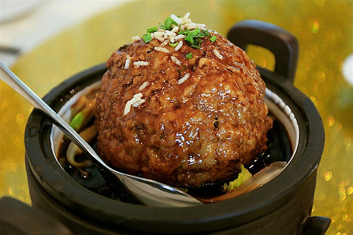  p>水煮狮子头是一道美食,口味不错,制作简单,主要材料 a target="