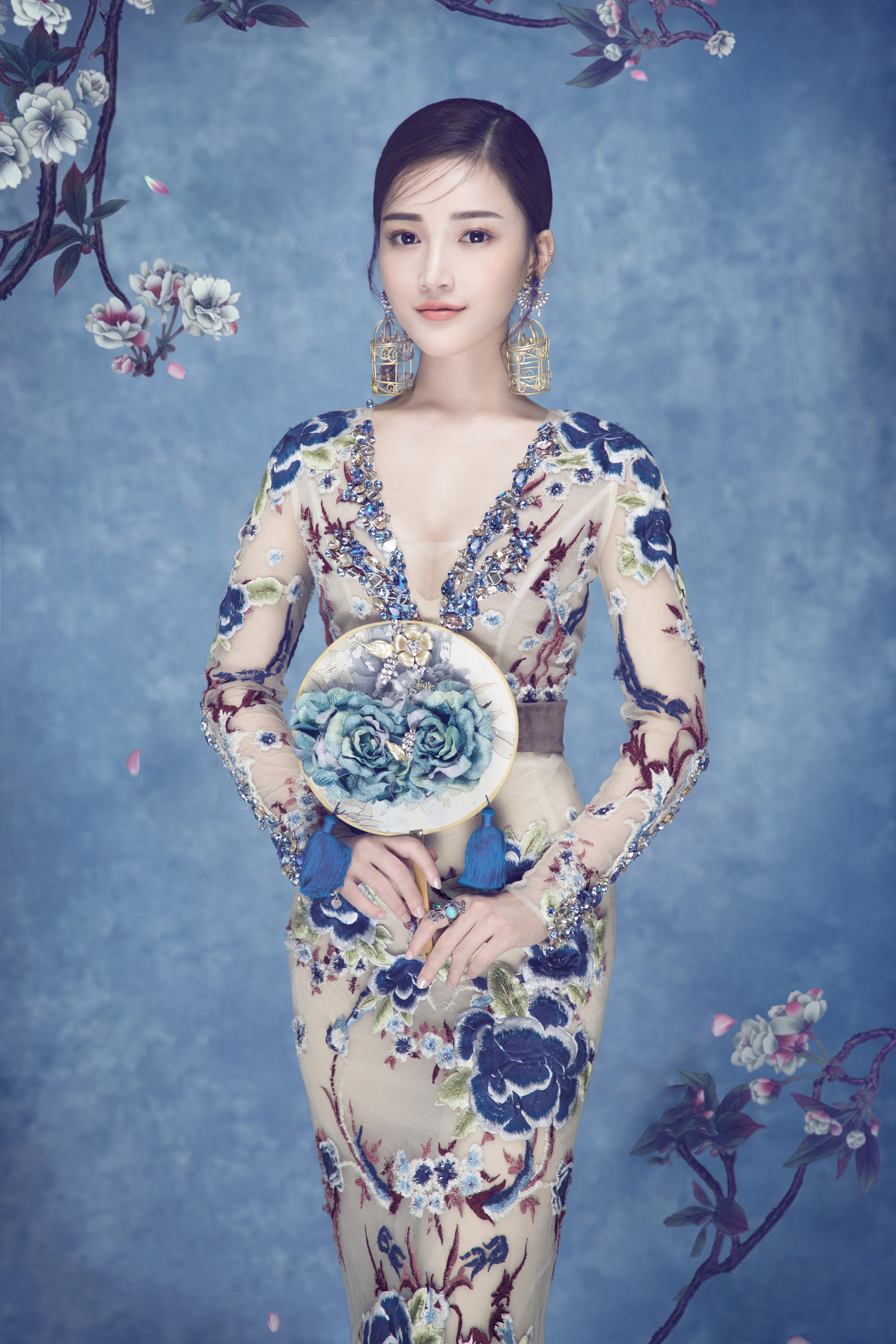 "370496">张家界 /a>,女 a target="_blank" href="/item/歌手/16693"