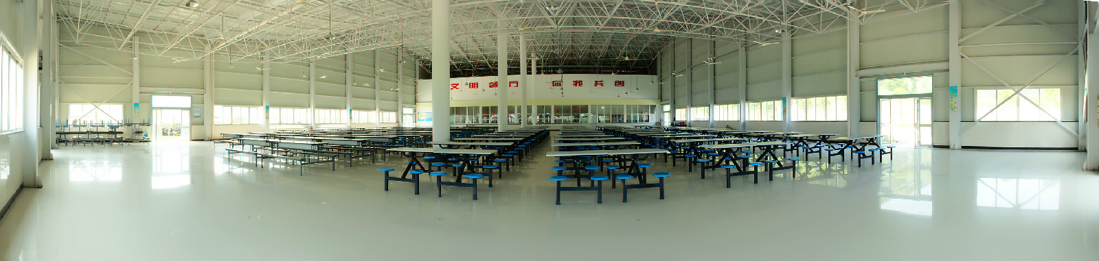  p>台州市宁溪中学创办于1956年,前身是黄岩县第七初级中学,1962年