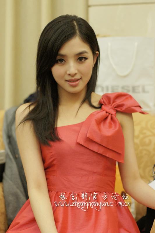  p>张含韵,1989年4月9日出生于四川省德阳市旌阳区,中国内地流行乐女