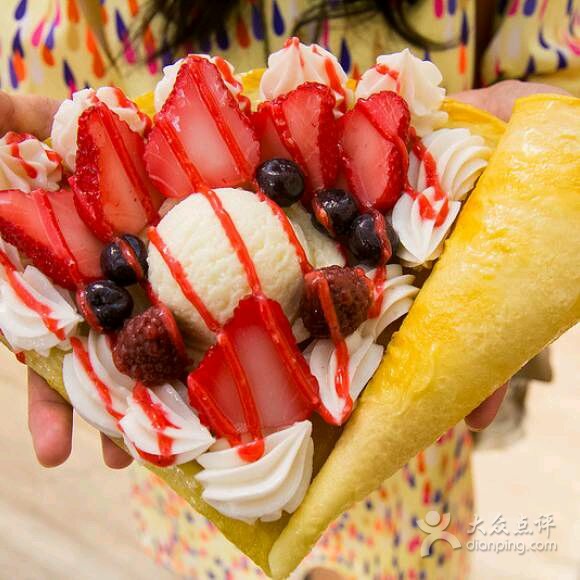 草莓奶油可丽饼