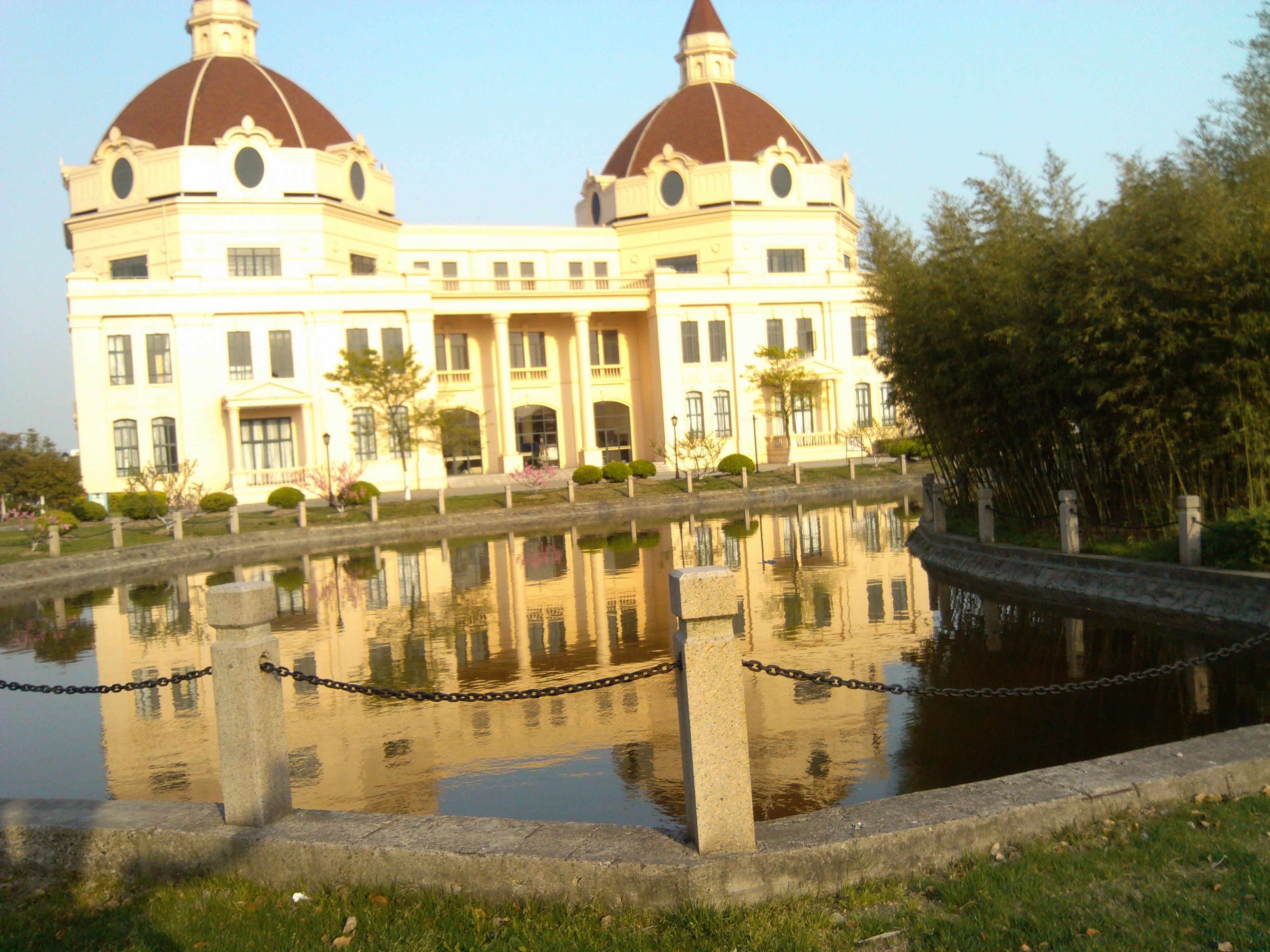  p>上海外国语大学(shanghai international studies university)