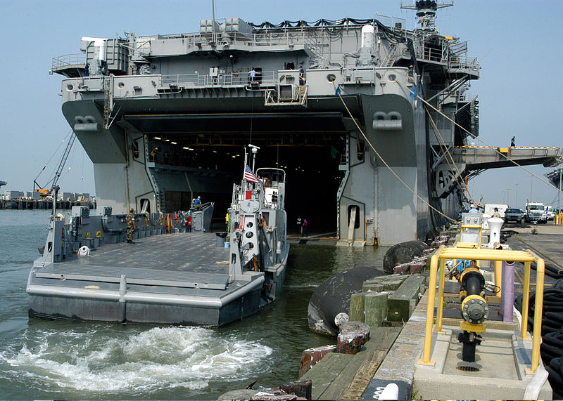  p>黄蜂级两栖攻击舰(英文: b> i>wasp-class amphibious assault
