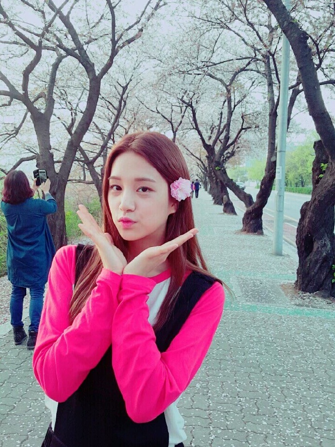  p>安率滨(sol bin),1997年8月19日出生于韩国京畿道城南市,韩国女