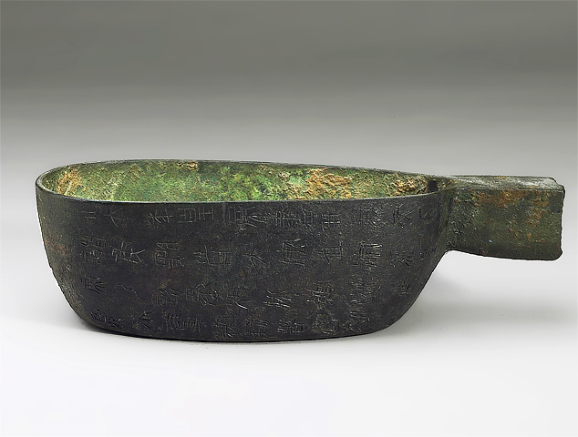  p>秦量是秦代文物,属于金属器,青铜器材质类别,文物原属国故宫博物院