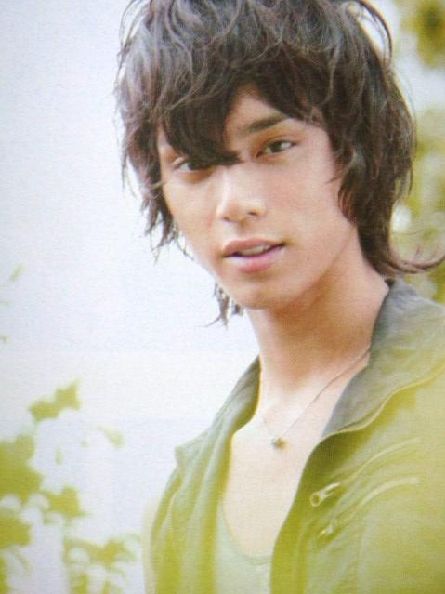  p>水岛宏,本名"齐藤智裕",1984年4月13日出生于日本东京.