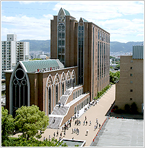  p>近畿大学(英语:kindai university;日文平假名:きんきだいがく)