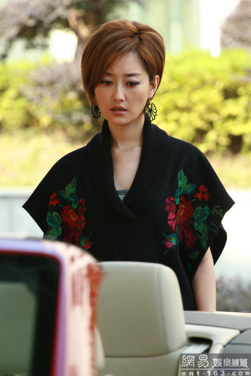 丑女无敌》是由 a href="#" data-lemmaid="9418226">张峰 /a>(第一季