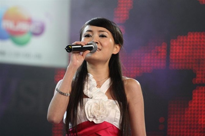 ="go5x16sw47">谢珊,演员,歌手,2004年第十届全国推新人大赛泸州赛区