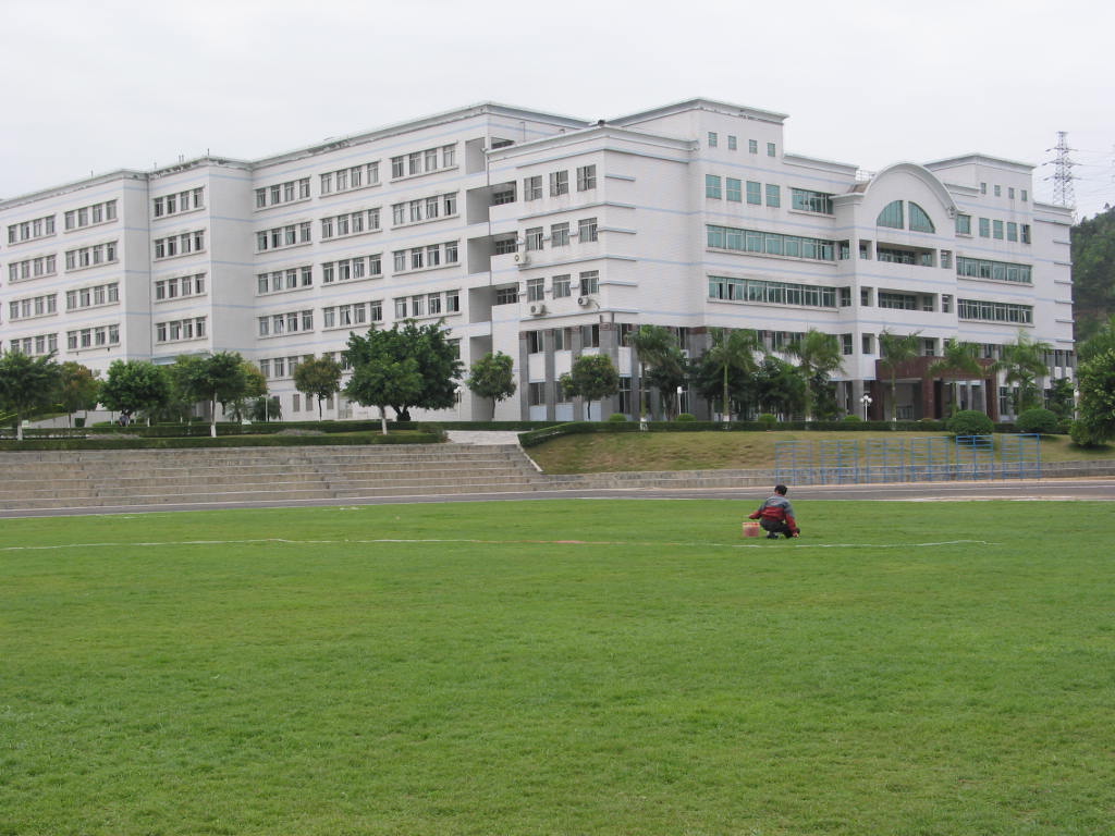 深圳市龙岗区横岗中学