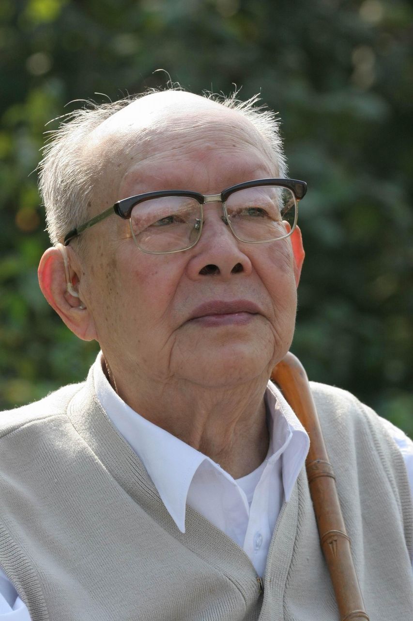 原名周耀平,出生于江苏 a target="_blank" href="/item/常州/171784"