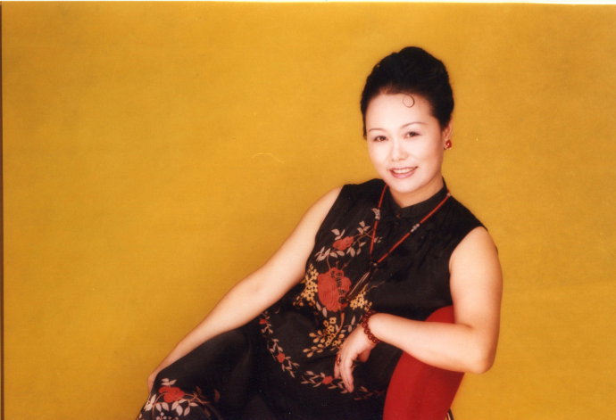  p data-id="go01vu7sh4">黄婷,女,1959年2月出生于浙江杭州,是 a