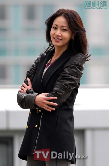  p>申恩庆(         ),1973年2月5日出生于韩国首尔,毕业于 a target=