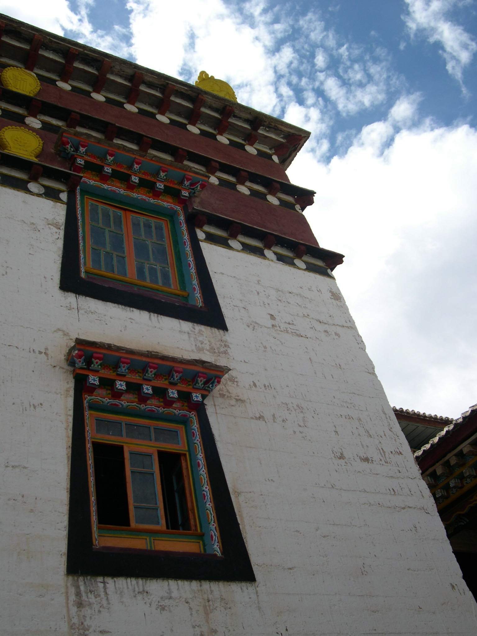  p>噶丹东竹林寺,坐落在 a target="_blank" href="/item/德钦县