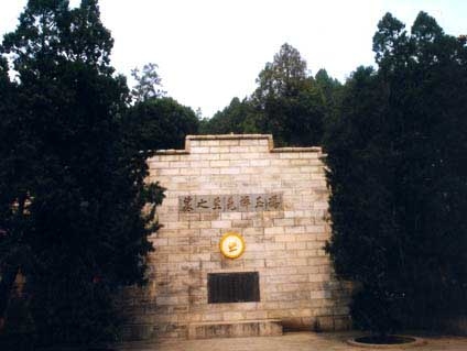 冯玉祥墓,位于山东省泰安市 a target="_blank" href="/item/泰山