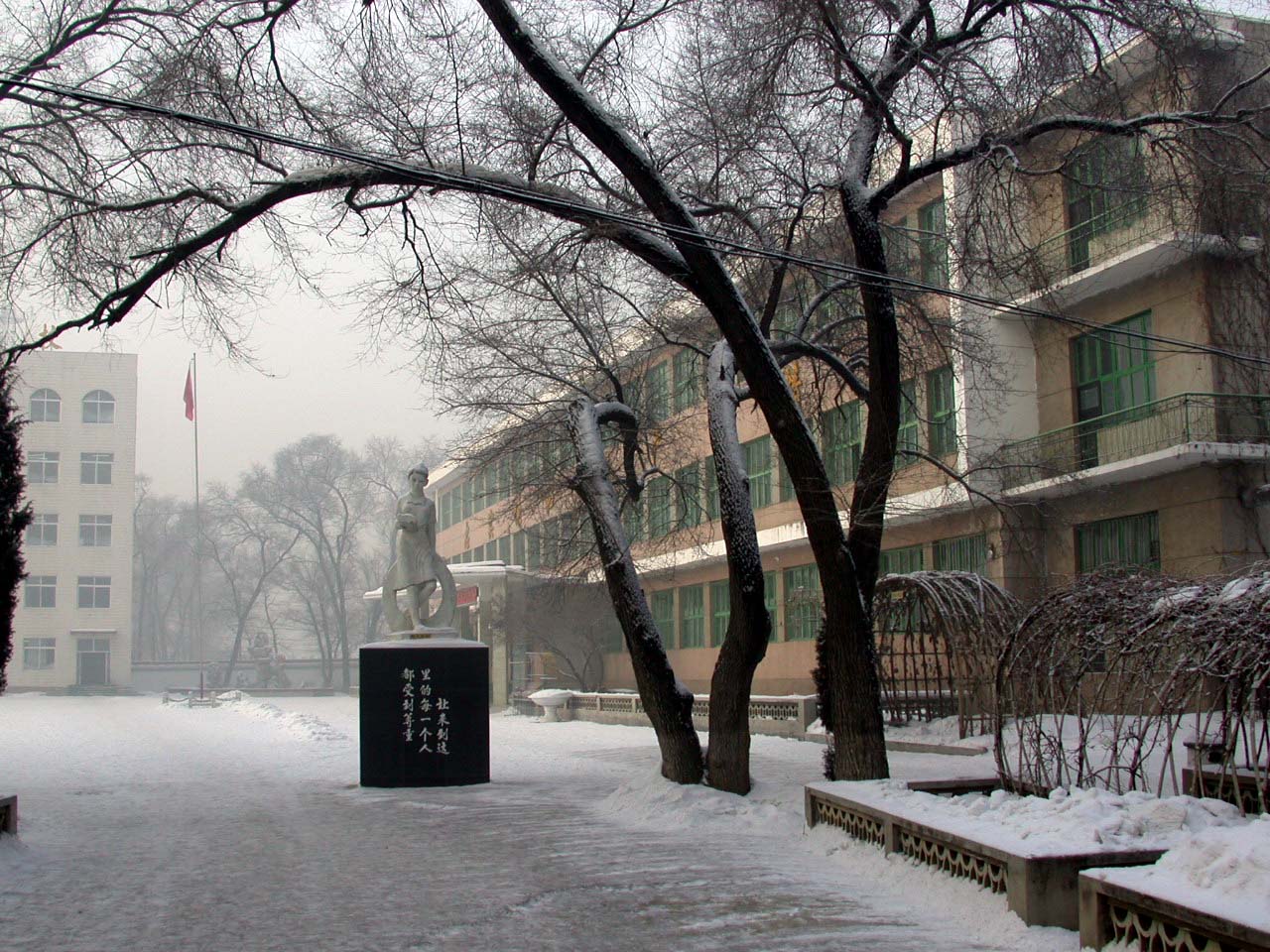  p>在蛟河市的西南郊,坐落着蛟河教育的璀璨明珠―――蛟河一中.