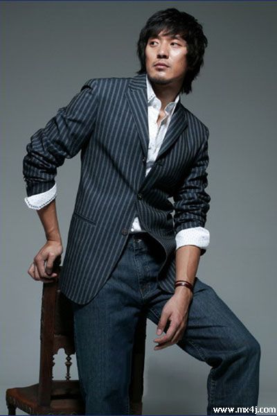  p data-id="gnvgle2cjz">金民俊1976年7月24日出生于韩国釜山,韩国