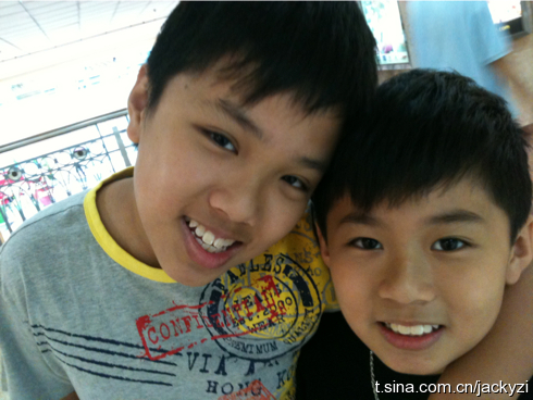 data-lemmaid="128775">香港 /a>男童星,父亲为香港赛马会贺贤马房的