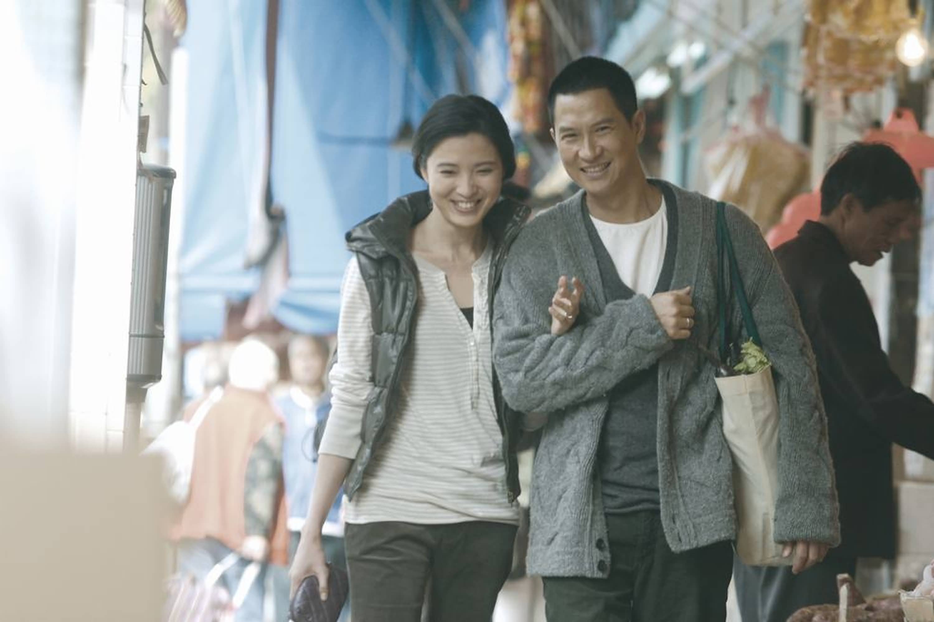 《保持通话》是 a target="_blank" href="/item/英皇电影/3363018"