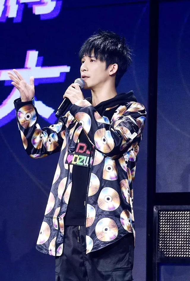 对话大张伟：我根本没必要洗白，因为我早就是彩色的了_百科TA说