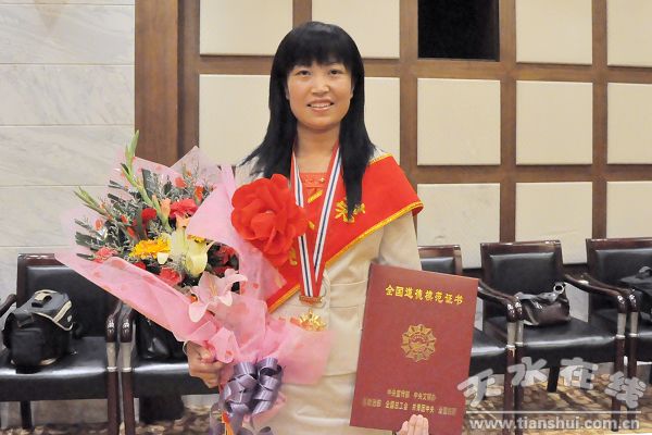  p>张云霞,女,汉族,共青团员, 天水市武山县城关镇石岭村农民.