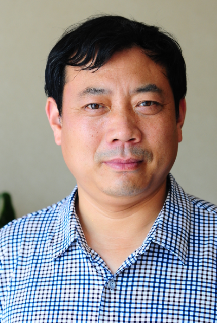 国内著名玉雕大师和企业家,美瑶真玉品牌,镇平鼎润玉器有限公司创始人