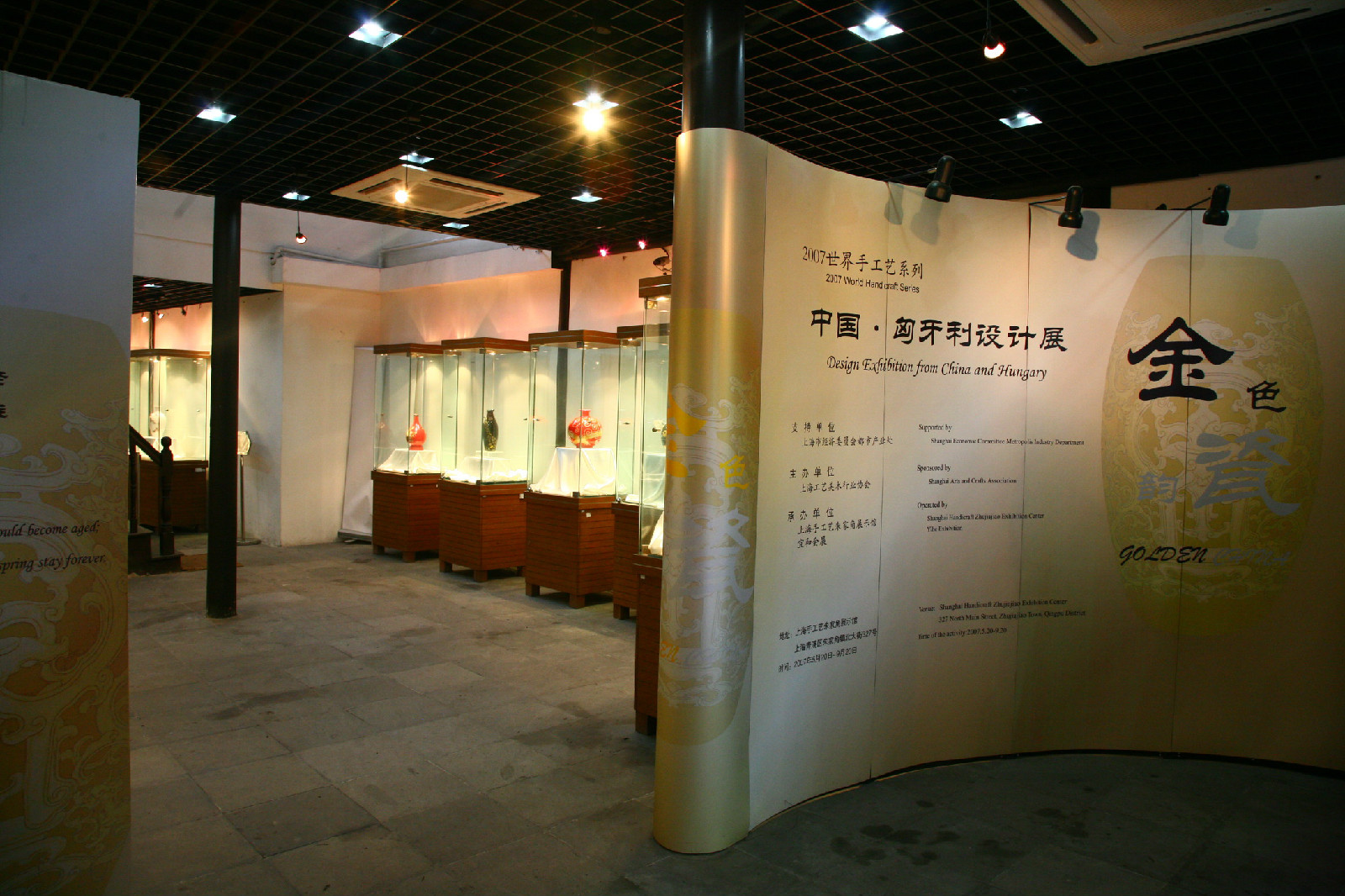 政府和上海工艺美术行业协会联姻,创建成"上海手工艺朱家角展示馆