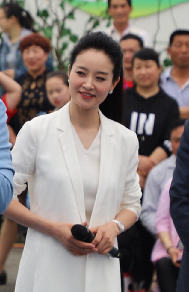  p>孙佳,军旅新生代民歌手,工作单位是 a target="_blank" href="