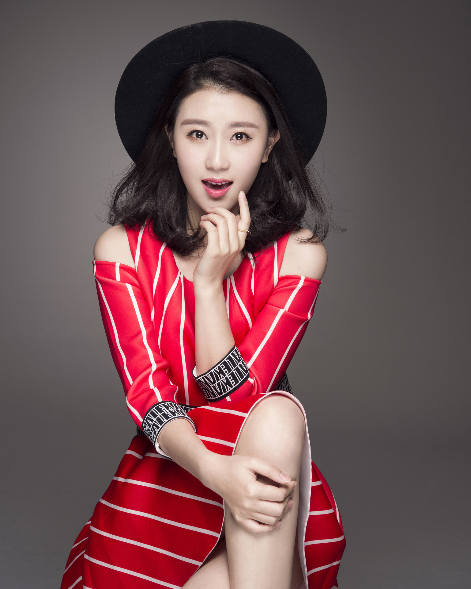 >楚月(原名陈楚月),1992年2月11日出生于安徽省淮南市,中国内地女演员