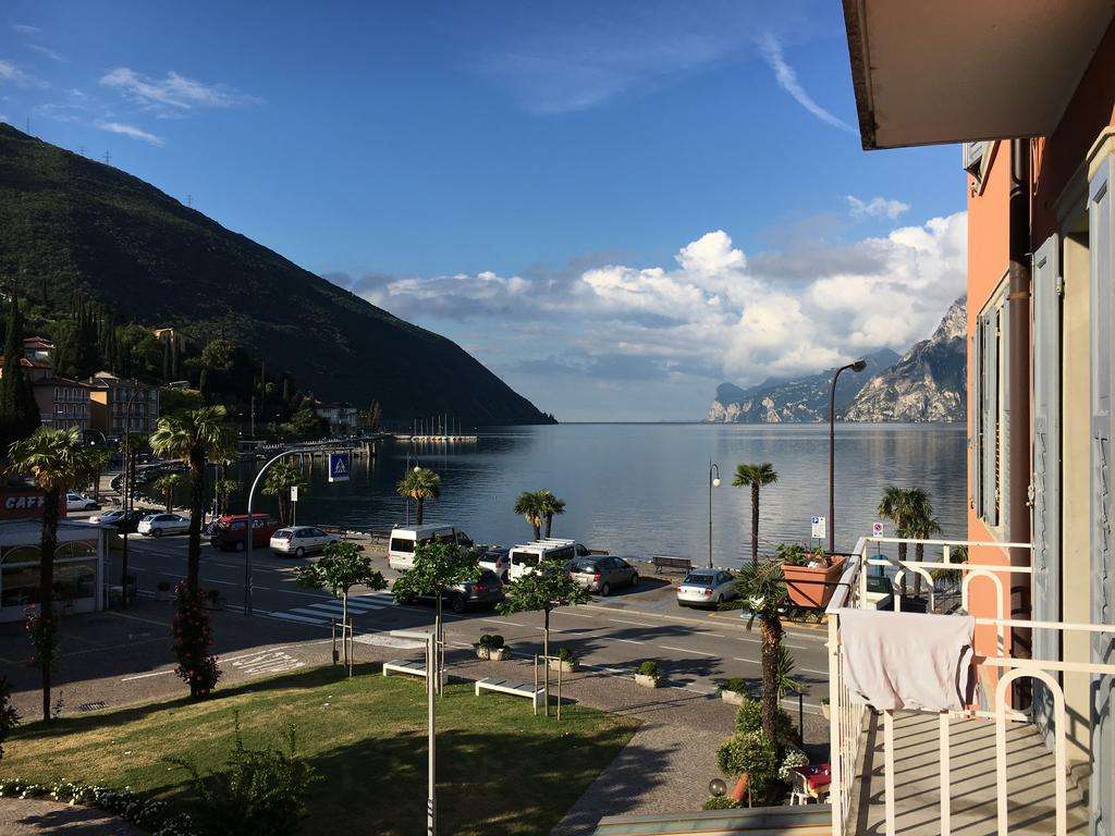  p>圣赫勒拿岛(saint helena),面积121平方千米,人口数为5661(2008年)