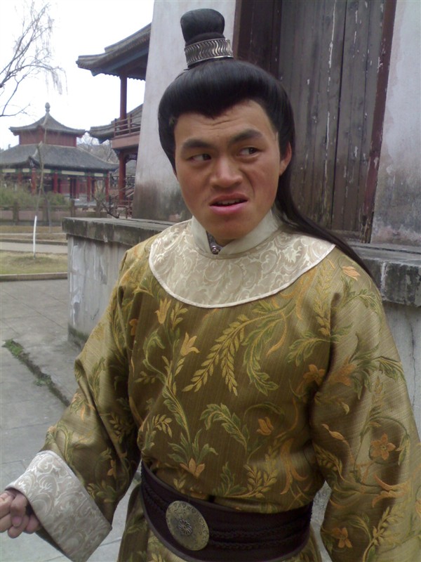 刘明亮,艺名刘湛,出生于 a target="_blank" href="/item/河南省