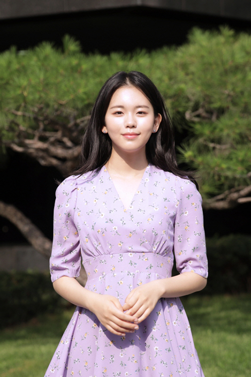  /p> p>2014年,郑多恩以短片《动物园》出道.