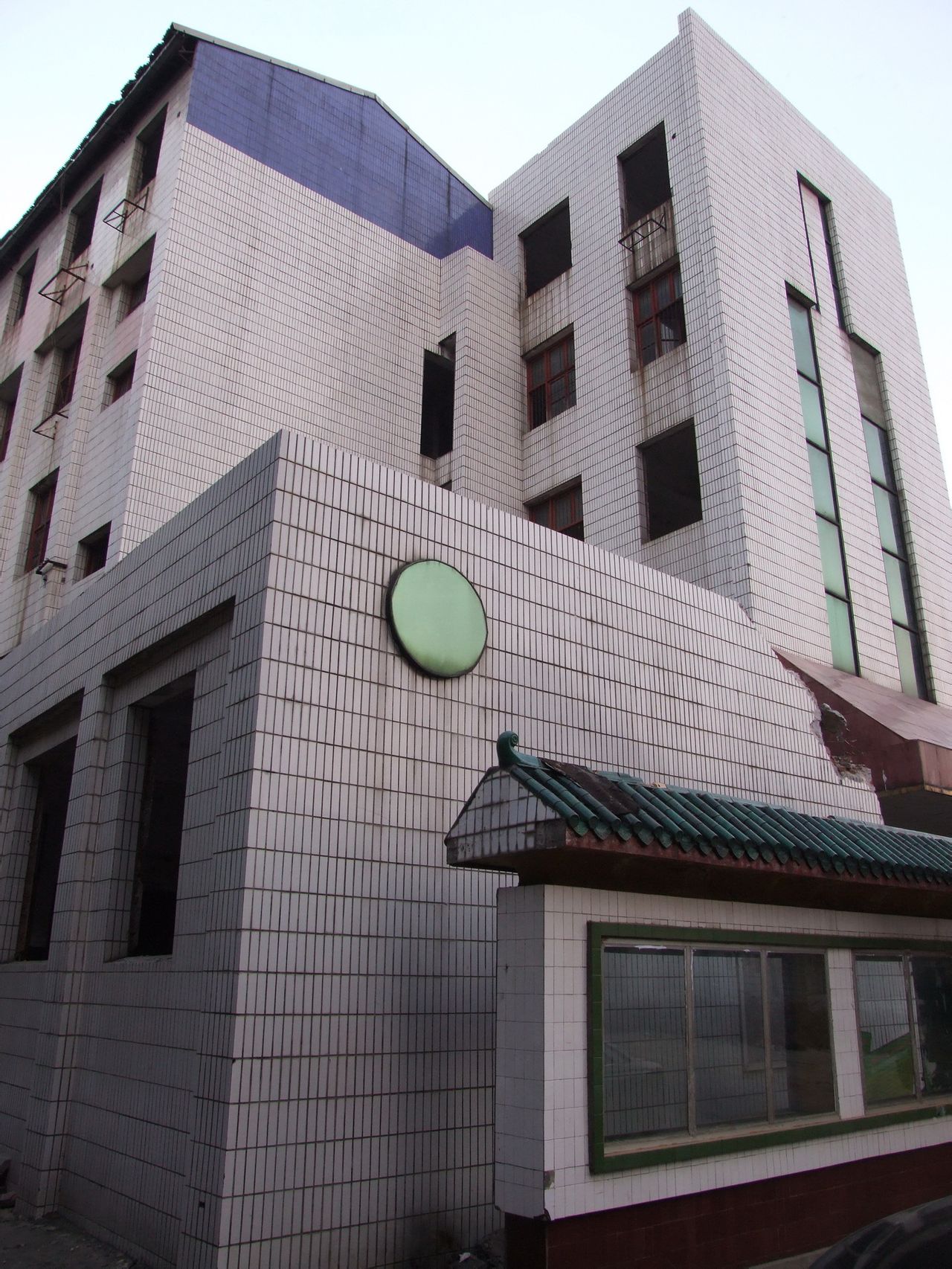  p>东方红小学创建于1964年,位于岳阳市中心,原名"岳阳专区子弟小学"