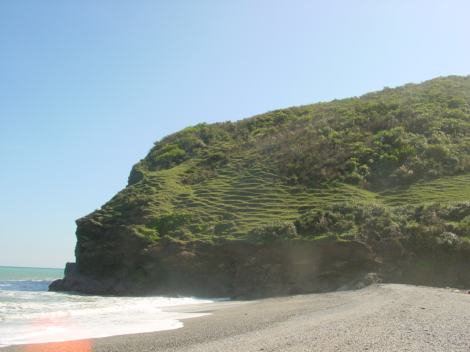  p>火山岛弧(volcanic island arc)是指在大洋中成弧形分布并有火山