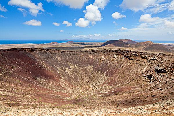  p>死火山指史前曾发生过喷发,但在人类历史时期从来没有活动过与长期
