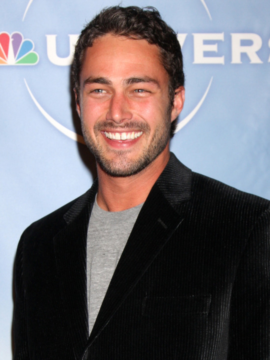  p>泰勒·金尼 i>(taylor kinney) /i>,1981年7月15日出生于美国 a