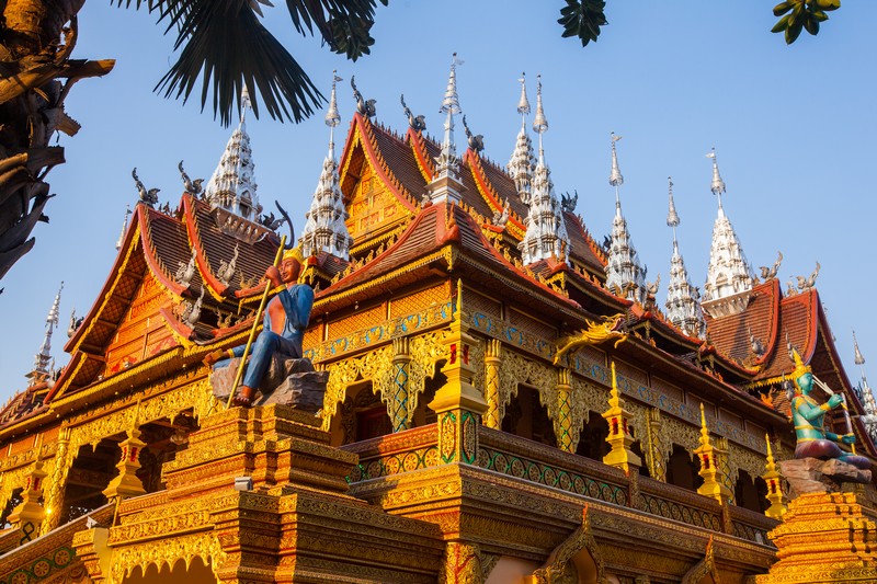 (景洪大金塔寺),位于云南省西双版纳州景洪市允景洪街道告庄西双景