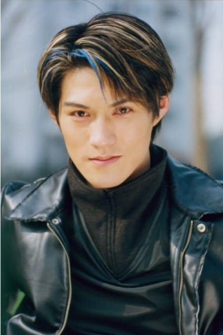  p>严宽(2014年正式改名 a>严屹宽 /a>),1979年1月24日出生于 a>上海 