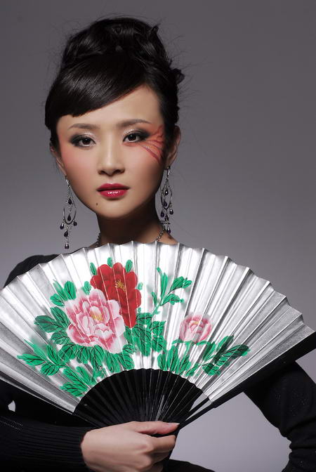 《北京人都在忙》是储兰兰演唱的一首歌曲