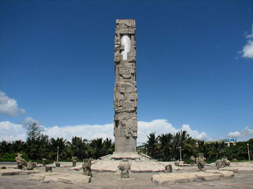  p>亚龙湾中心广场,位于海南省 a target="_blank" href="/item/三亚