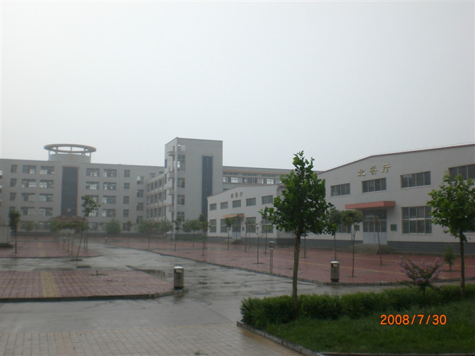  p>林州市实验中学,坐落在 a href="#" data-lemmaid="34502">红旗渠 
