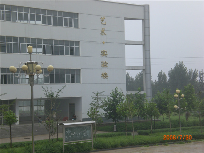  p>林州市实验中学,坐落在 a href="#" data-lemmaid="34502">红旗渠 
