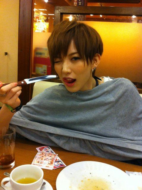  p>光宗薫(みつむね かおる),日本模特,大阪府出身.前akb48成员.