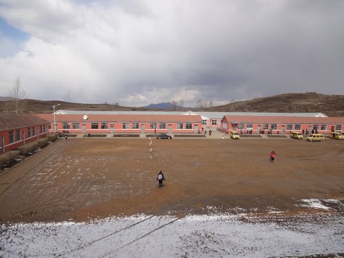  p>吉林省柳河县孤山子镇明德小学原名为孤山子镇中心校,始建于1943年