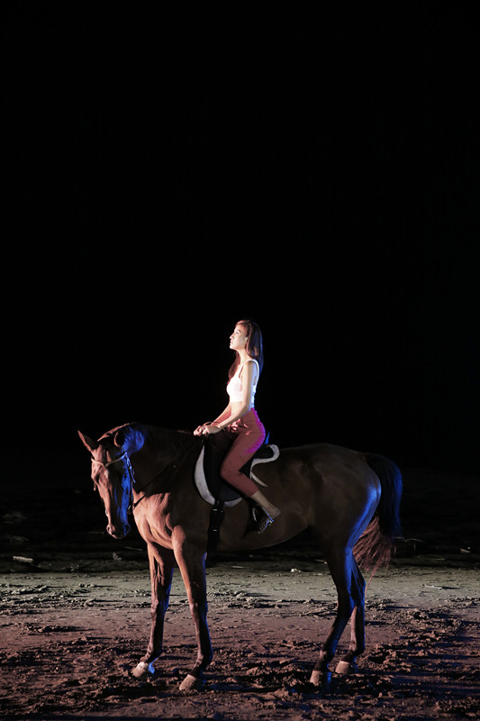  p>《一直微笑》是 a target="_blank" href="/item/杨凯琳/4537872"